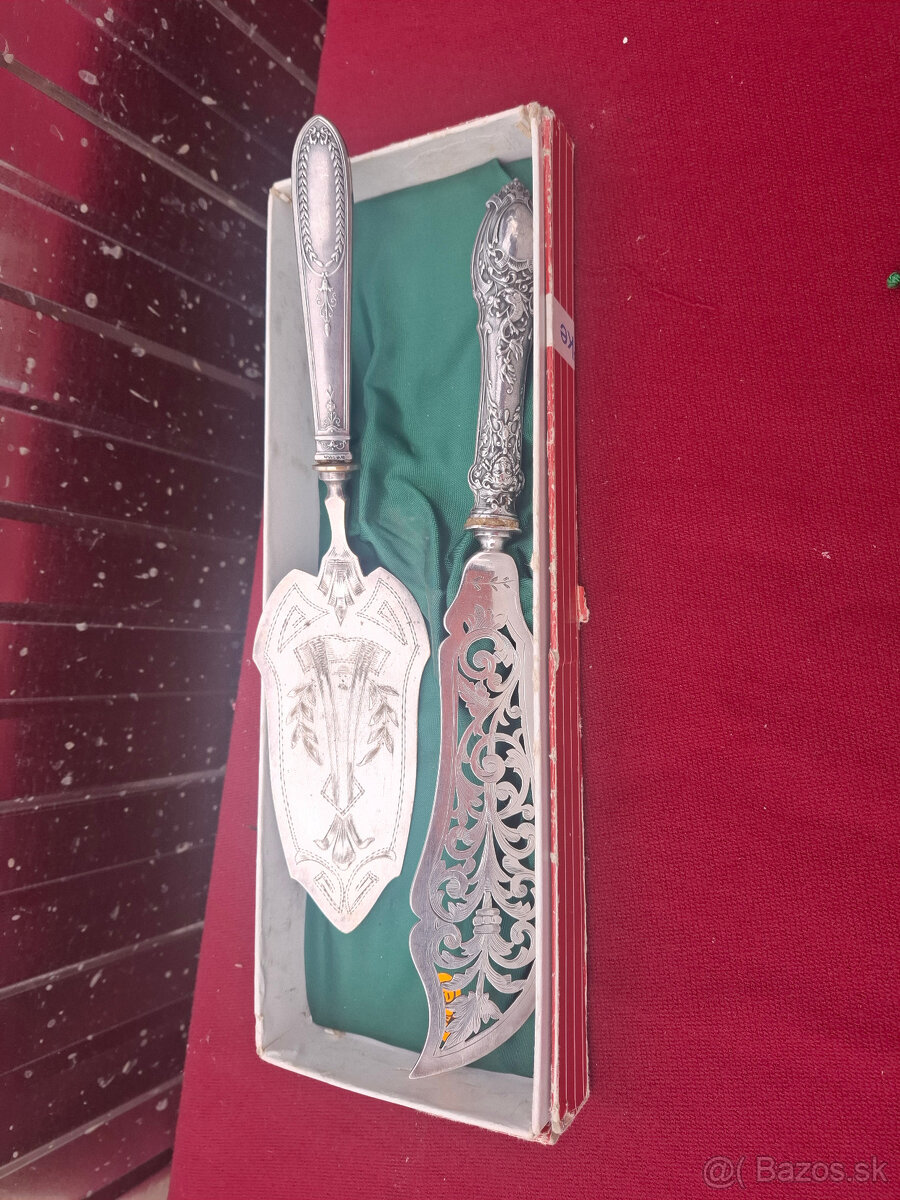 Predám starožitný servírovací príbor 30 €