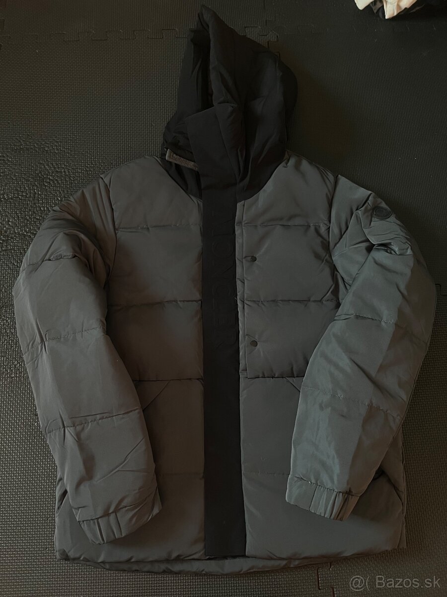 Moncler Bunda Siva Velkost 3