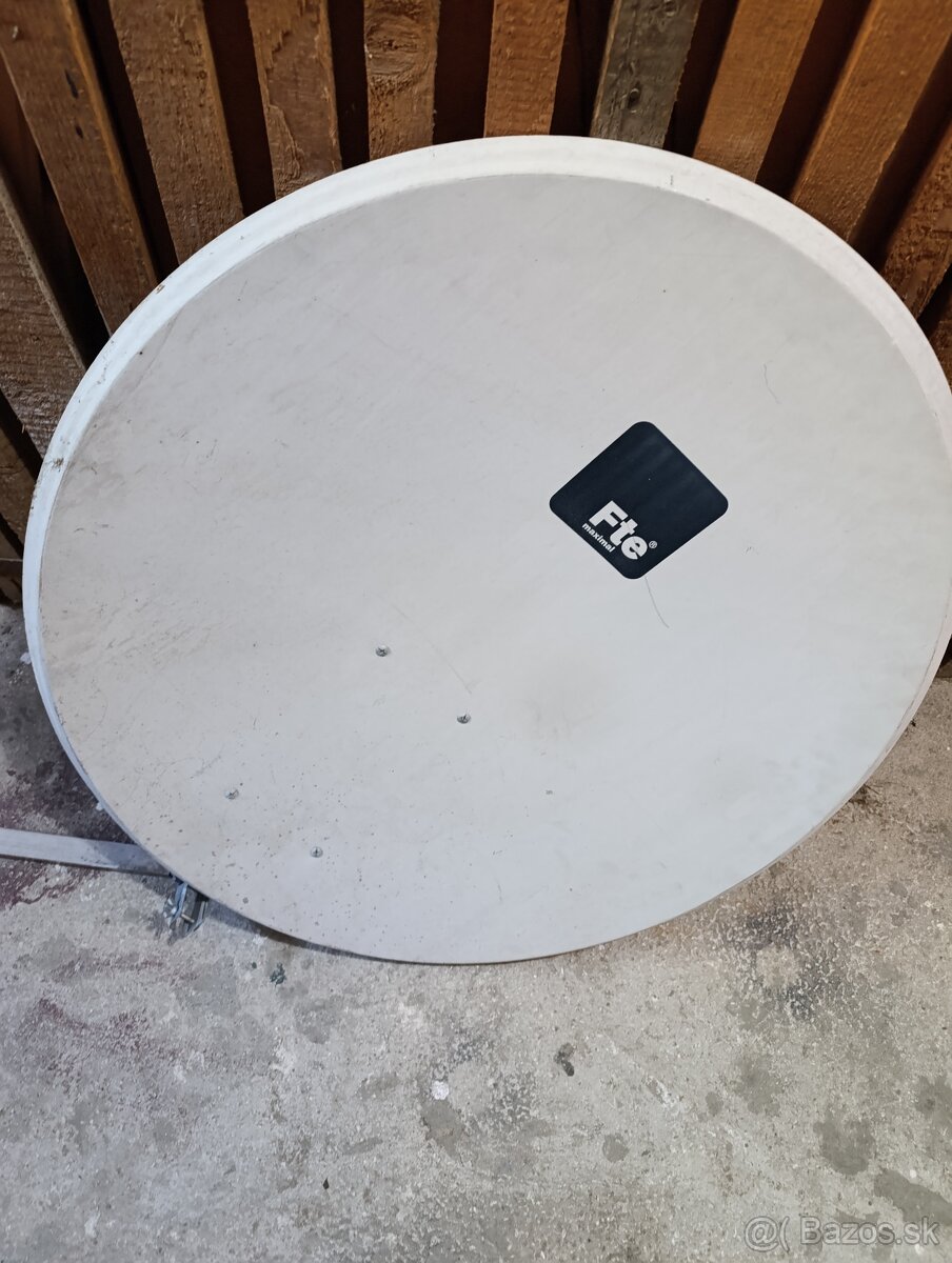Satelit