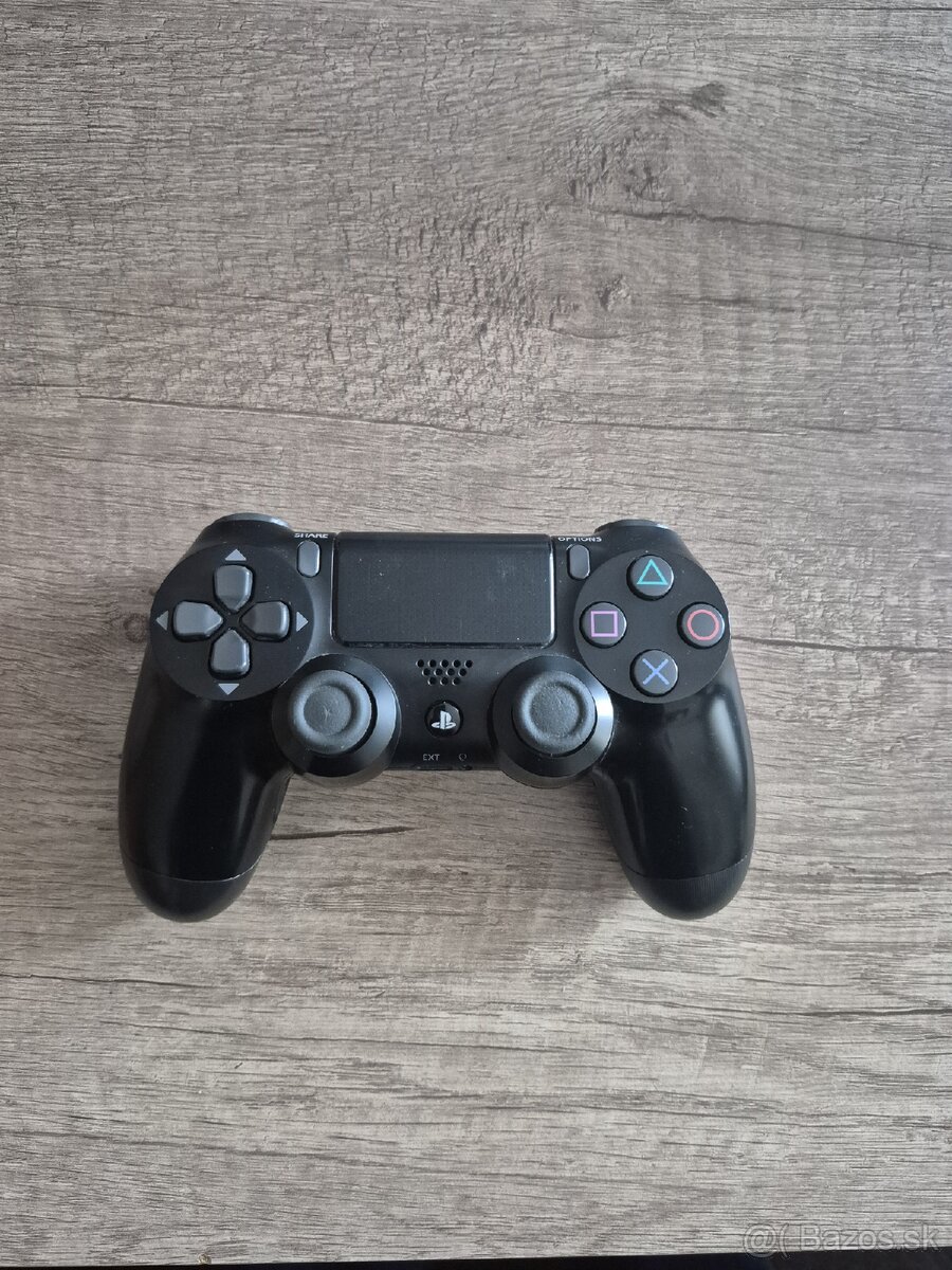Ovladače na PS4