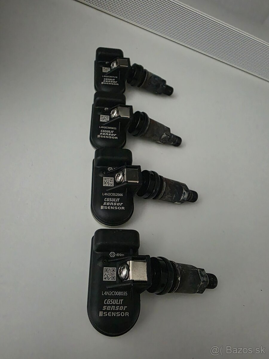 4ks univerzalny TPMS senzor tlaku v pneumatike