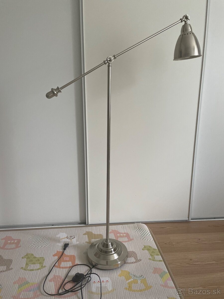 Ikea stojaca lampa