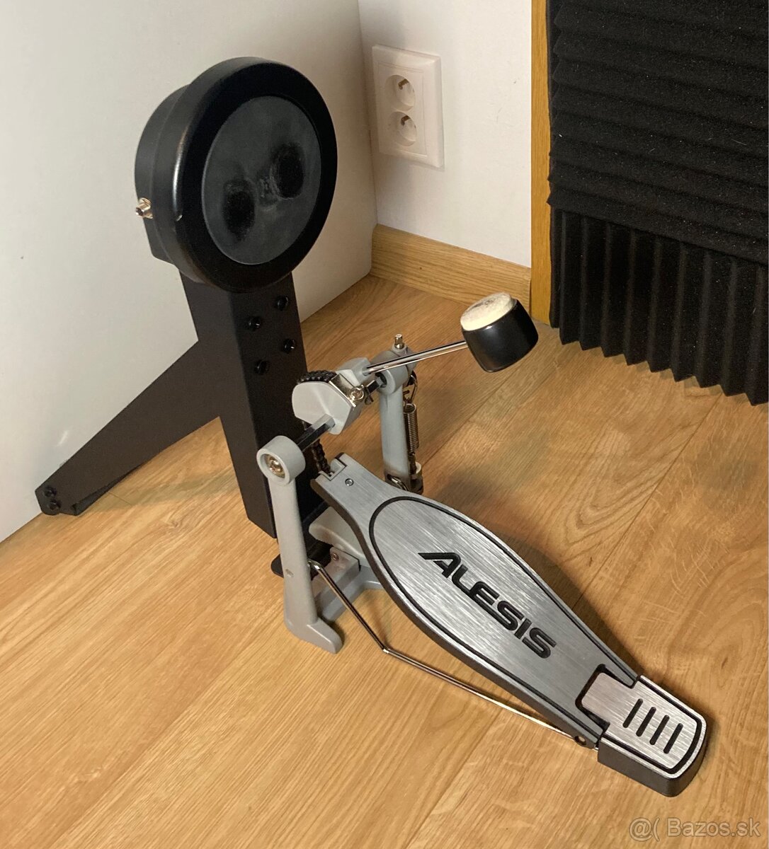 Predám ako nový Alesis bass drum pad s kopákom