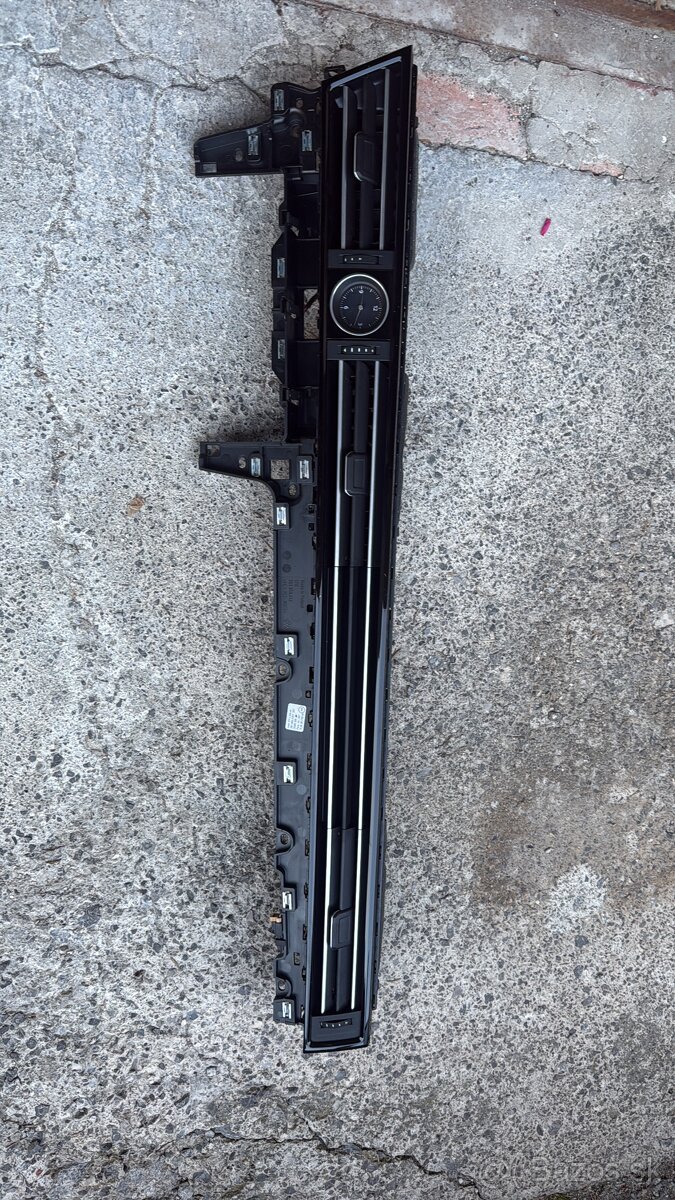 Predam stredový panel passat B8