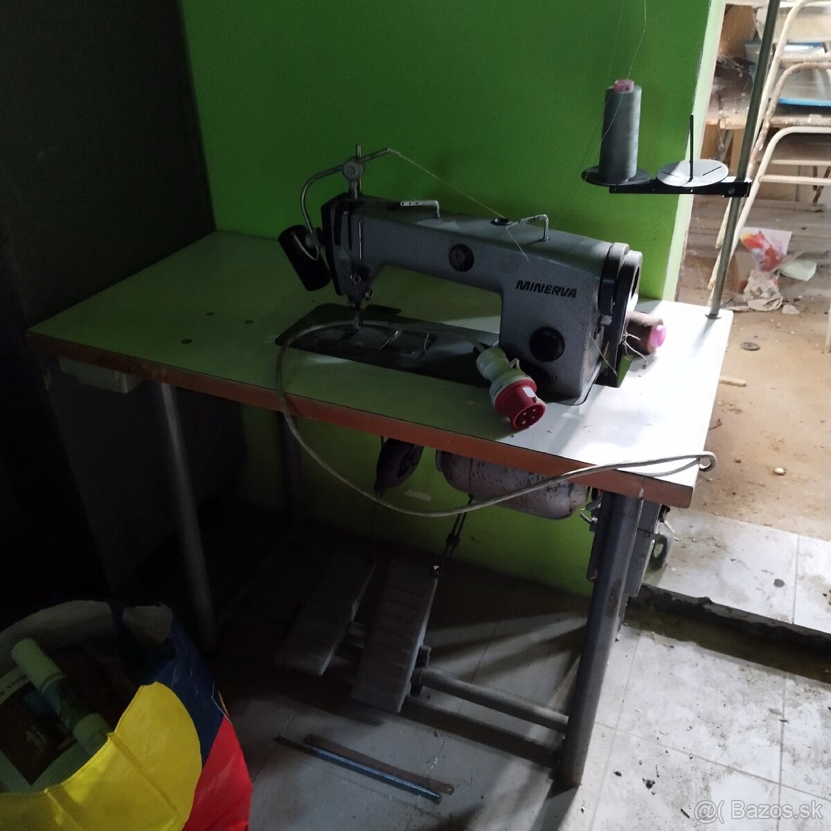 Šijací stroj na čalúnicke práce Minerva. Výborný stav