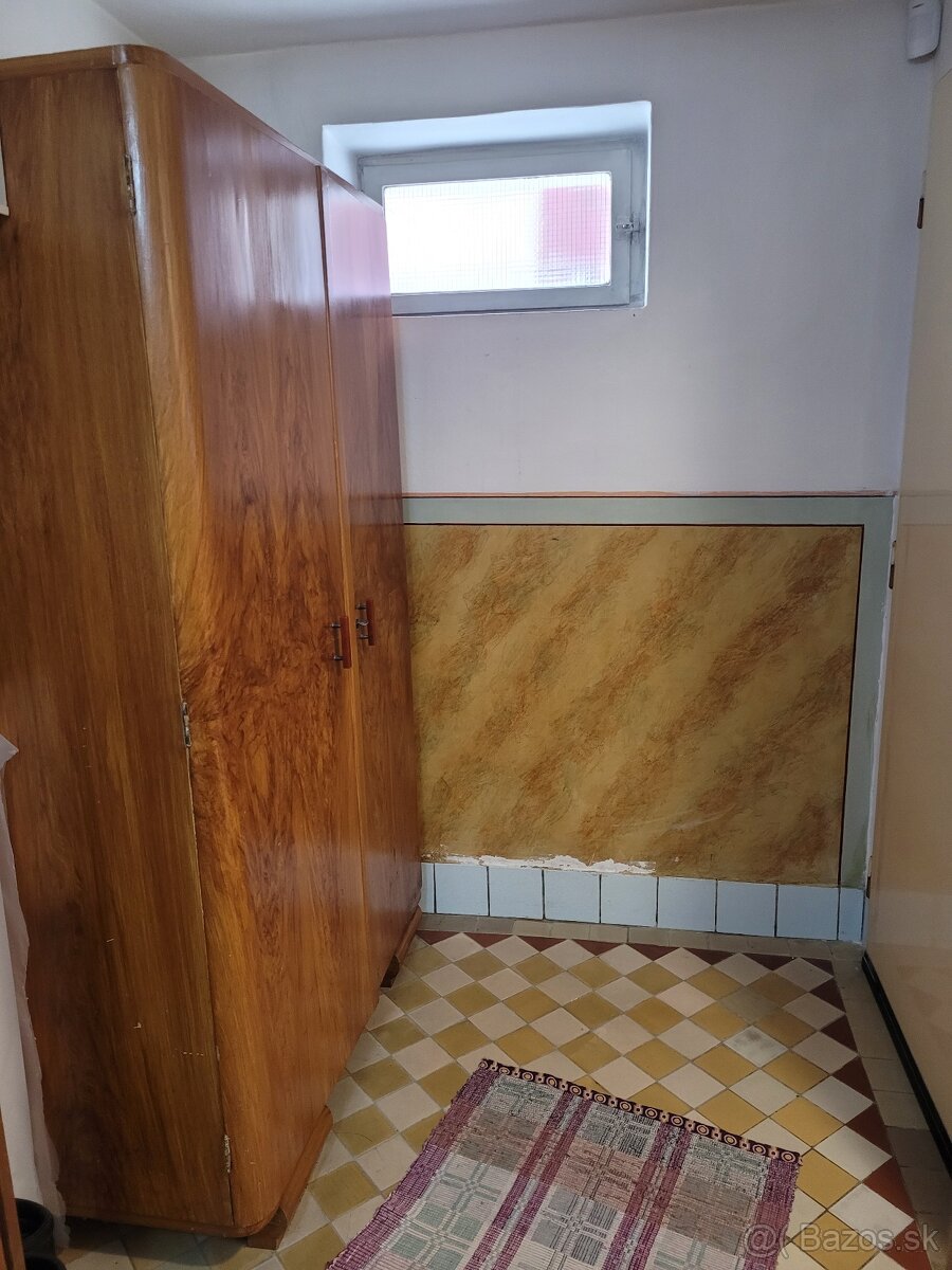 Predám starú skriňu