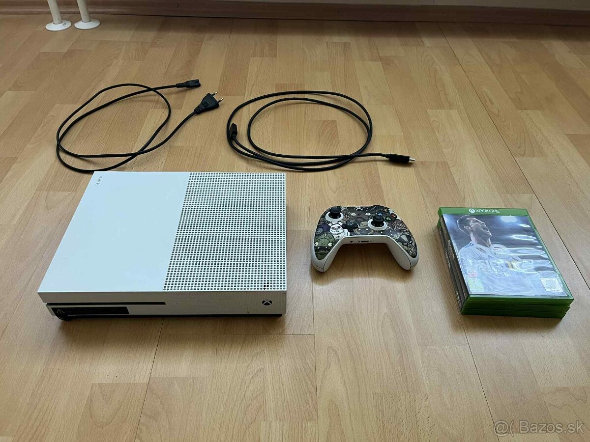 Xbox one S 1TB + ovládač + 3 hry (fotka)