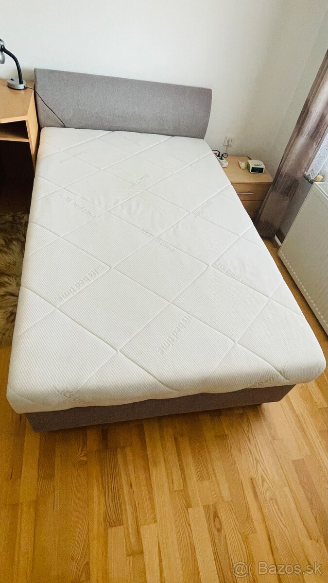 Posteľ