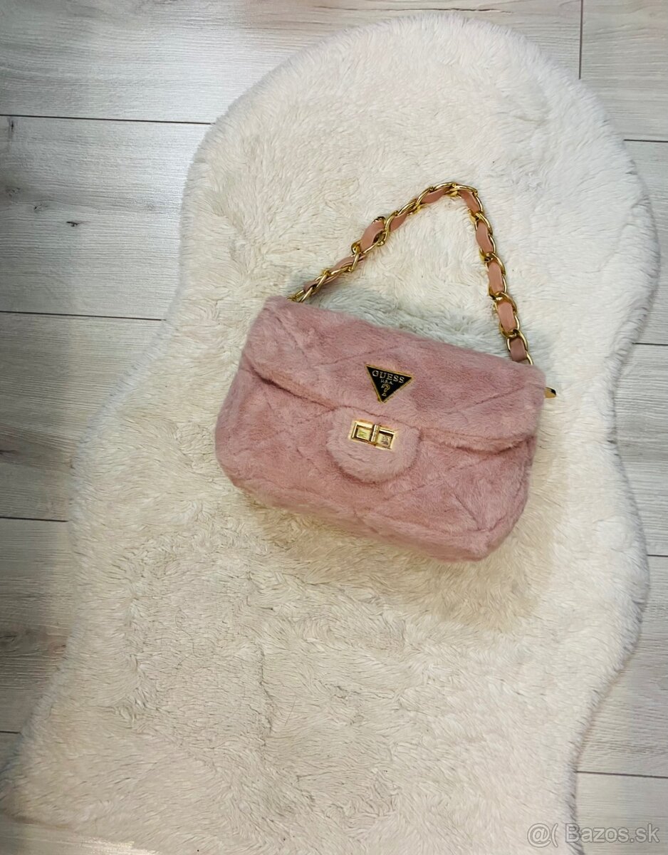 Ruzova zimná kabelka guess