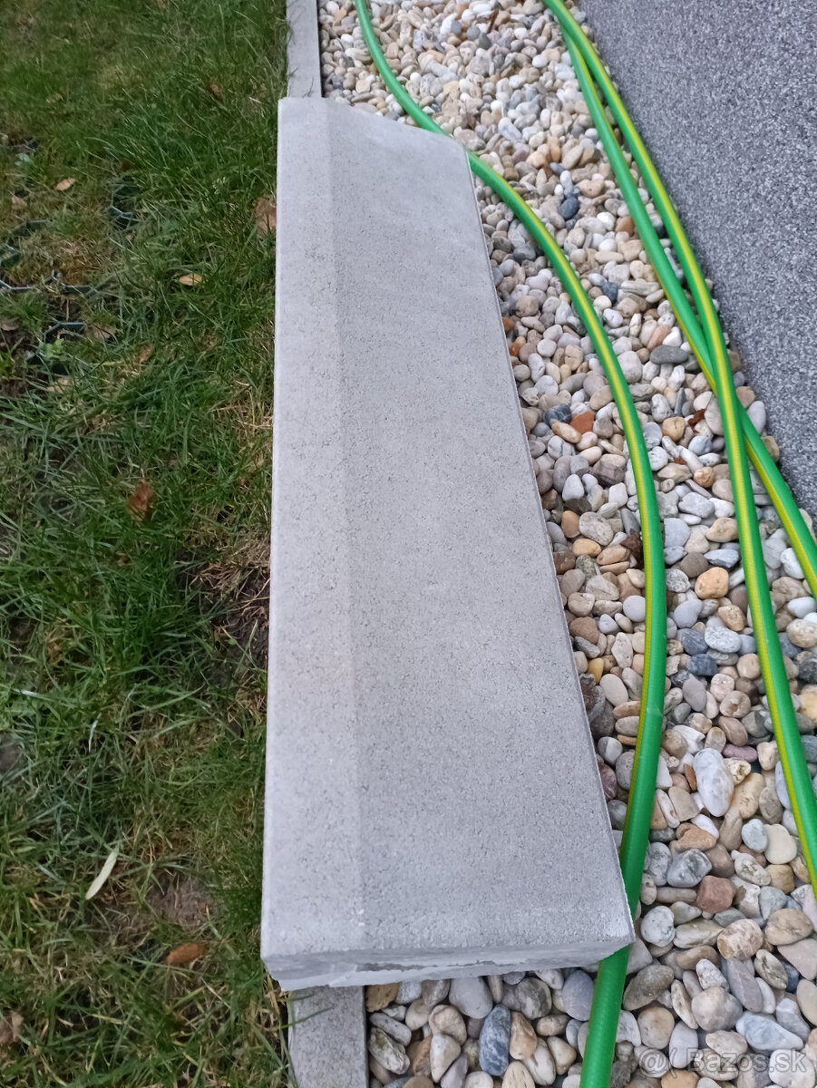 Darujem cestny obrubnik