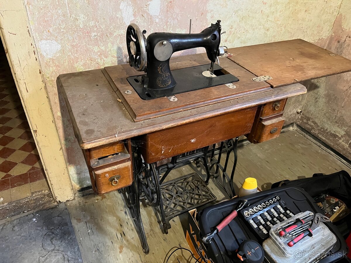 Retro šijací stroj Singer