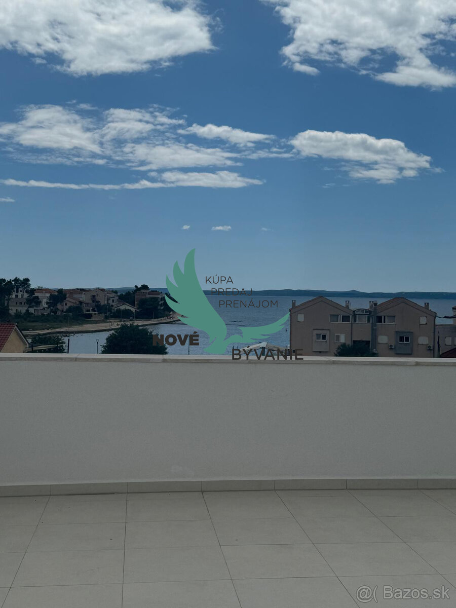 Apartmán so strešnou terasou len 100m od pieskovej pláže