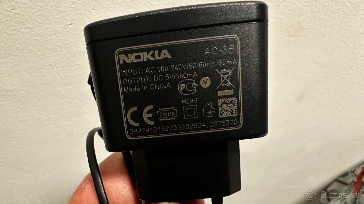 Darujem “tenkú” Nokia nabíjačku