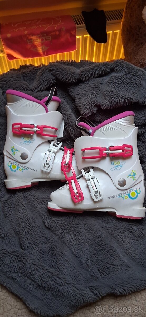 Dievčenské lyžiarky