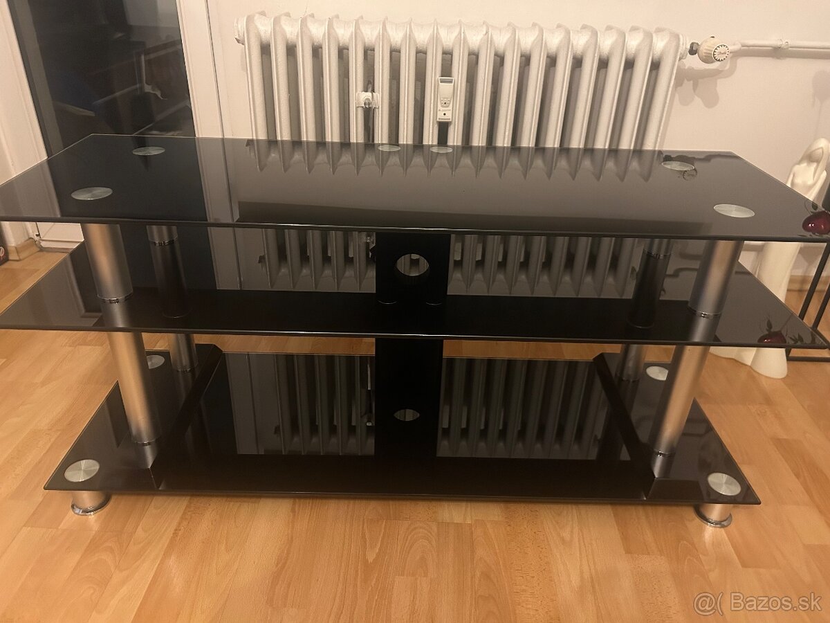 Skrinka pod televízor