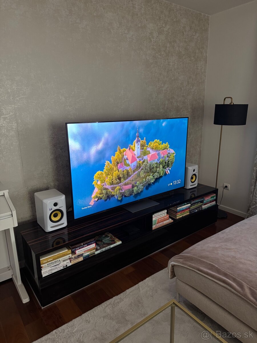 Komoda / Stolík pod TV