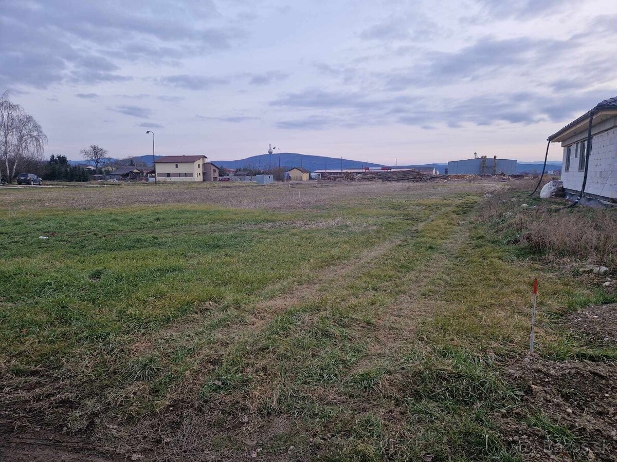 Na predaj pozemok na stavbu domu v obci Skačany-Partizánske