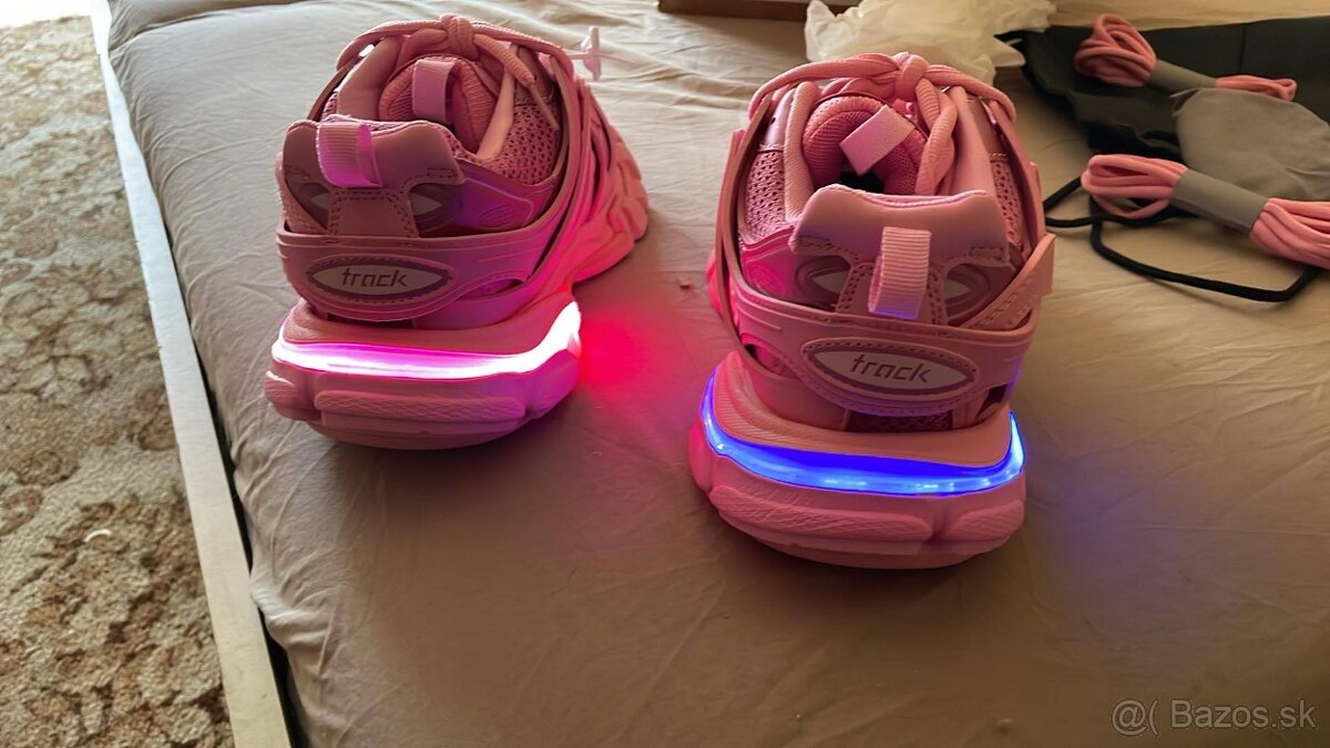 Balenciaga track LED 38