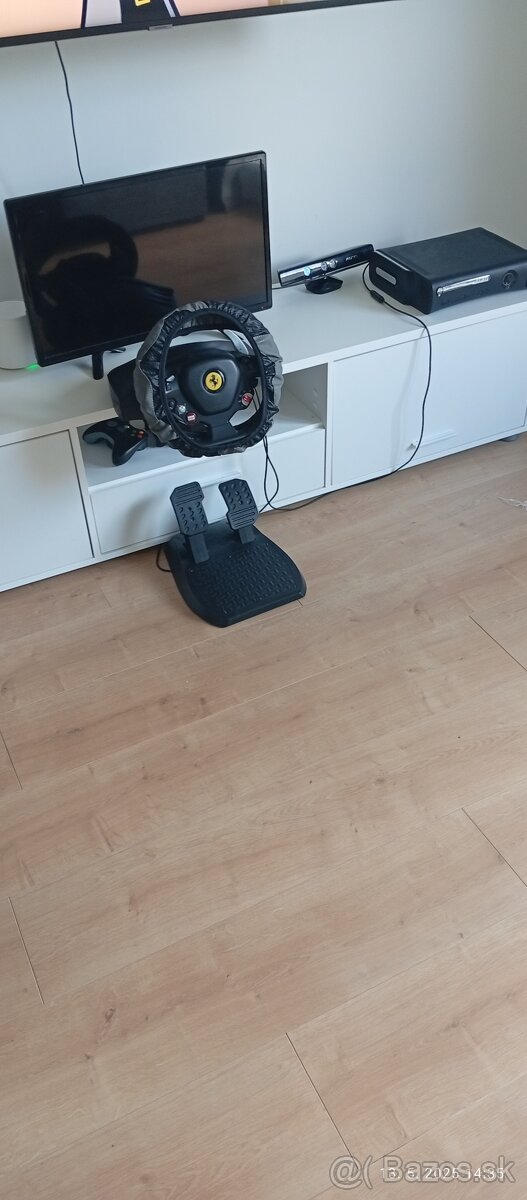 Predám x box projektor volant a LED tv všetko spolu