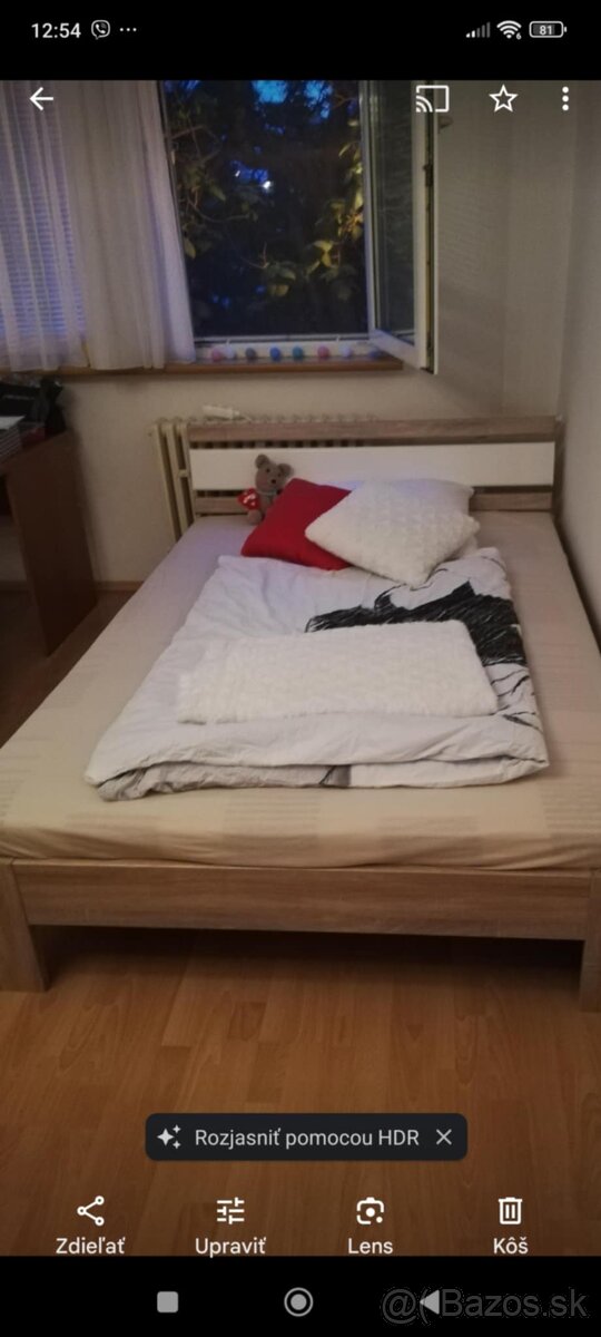Posteľ+ nočný stolík