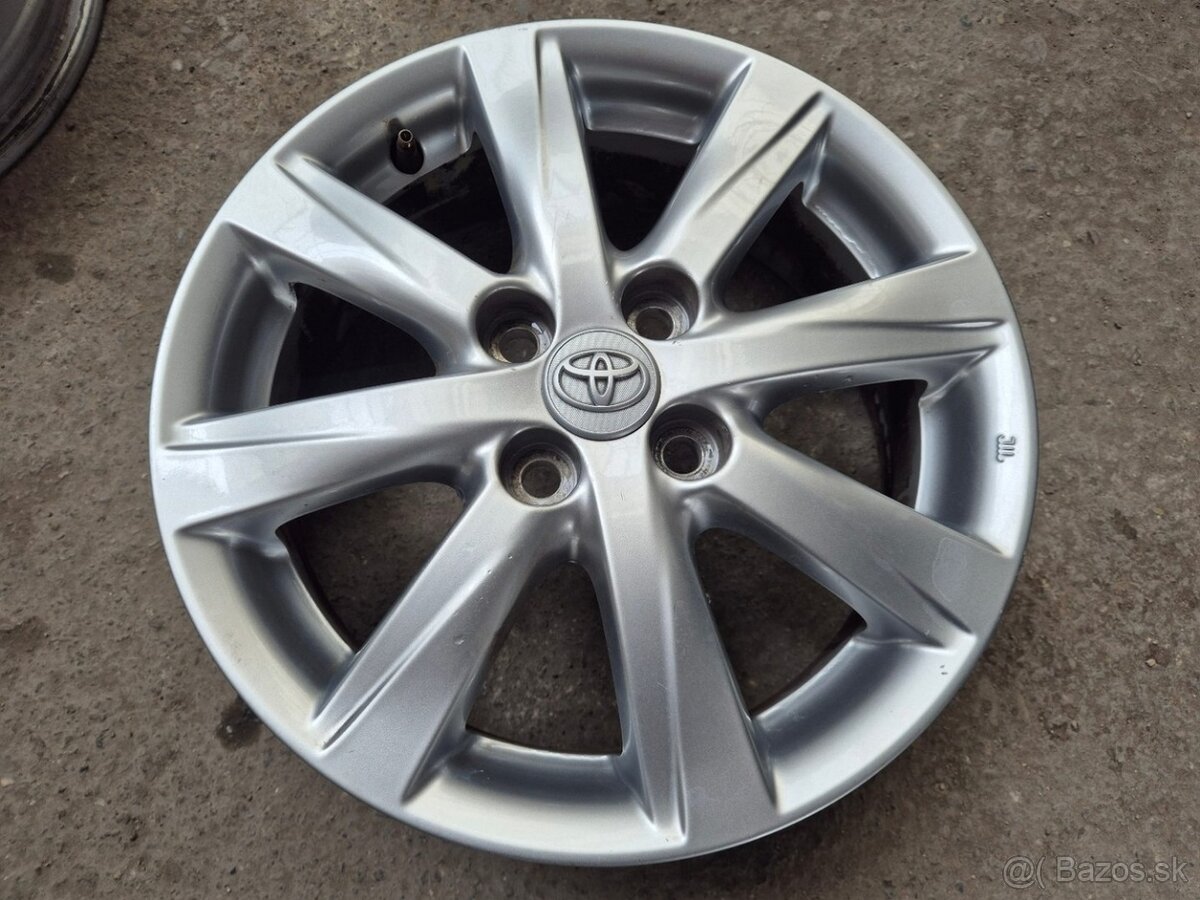 4x100 r15 ET39 x 5J elektróny originál TOYOTA