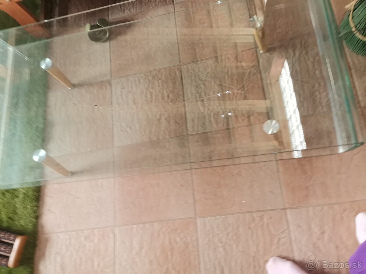 Predám konferenčný stolík ohýbané sklo