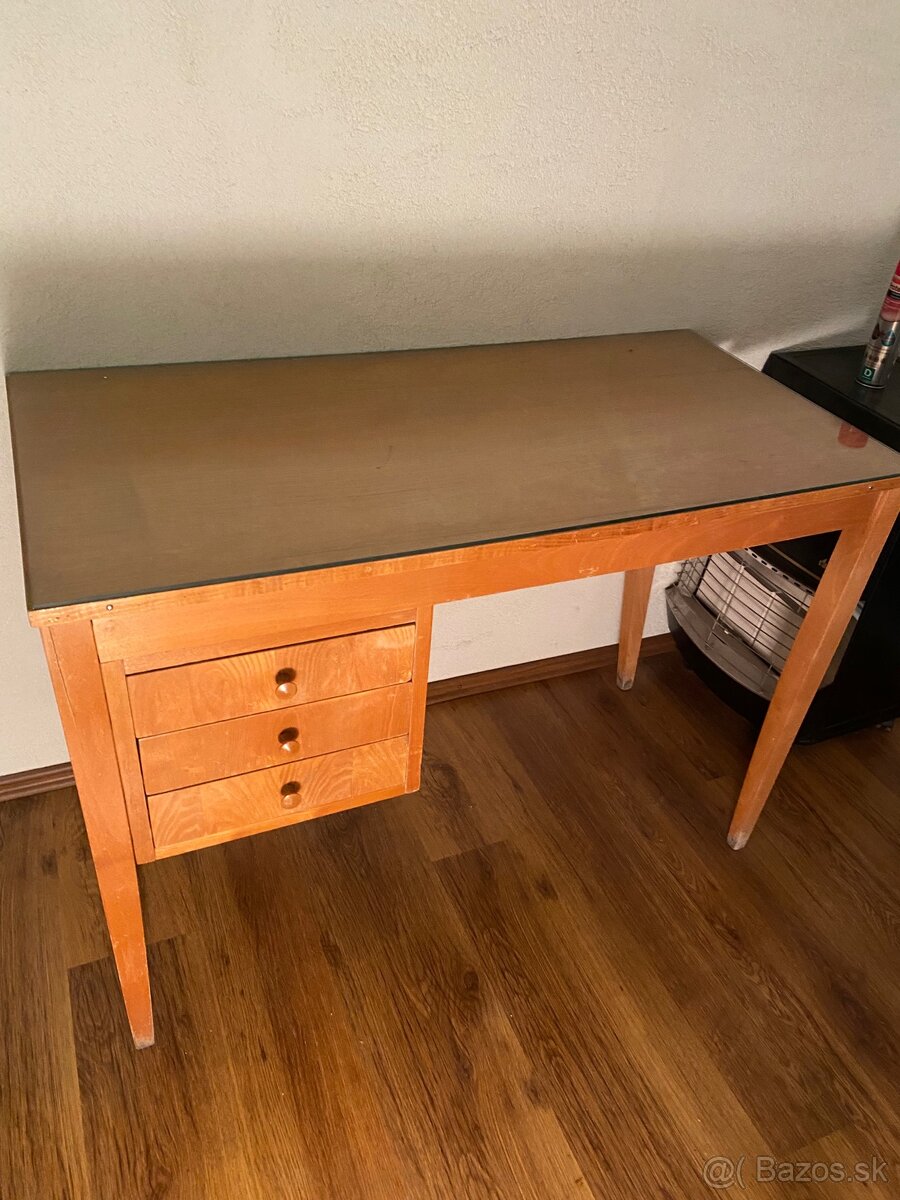 2 stoly - dreveny a sklenený