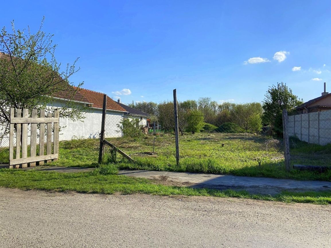 INVESTIČNÁ PRÍLEŽITOSŤ; Stavebný pozemok 1445m2 v Trnovci na