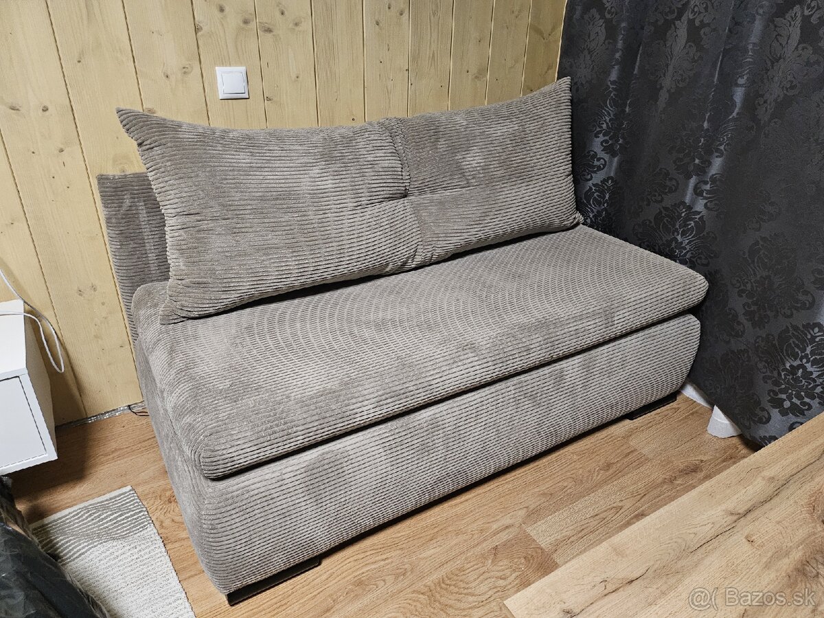 Elegantná rozkladacia pohovka – kompaktný gauč aj posteľ