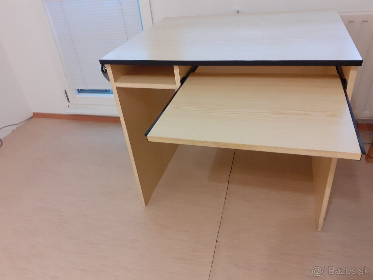 Počítačový stôl