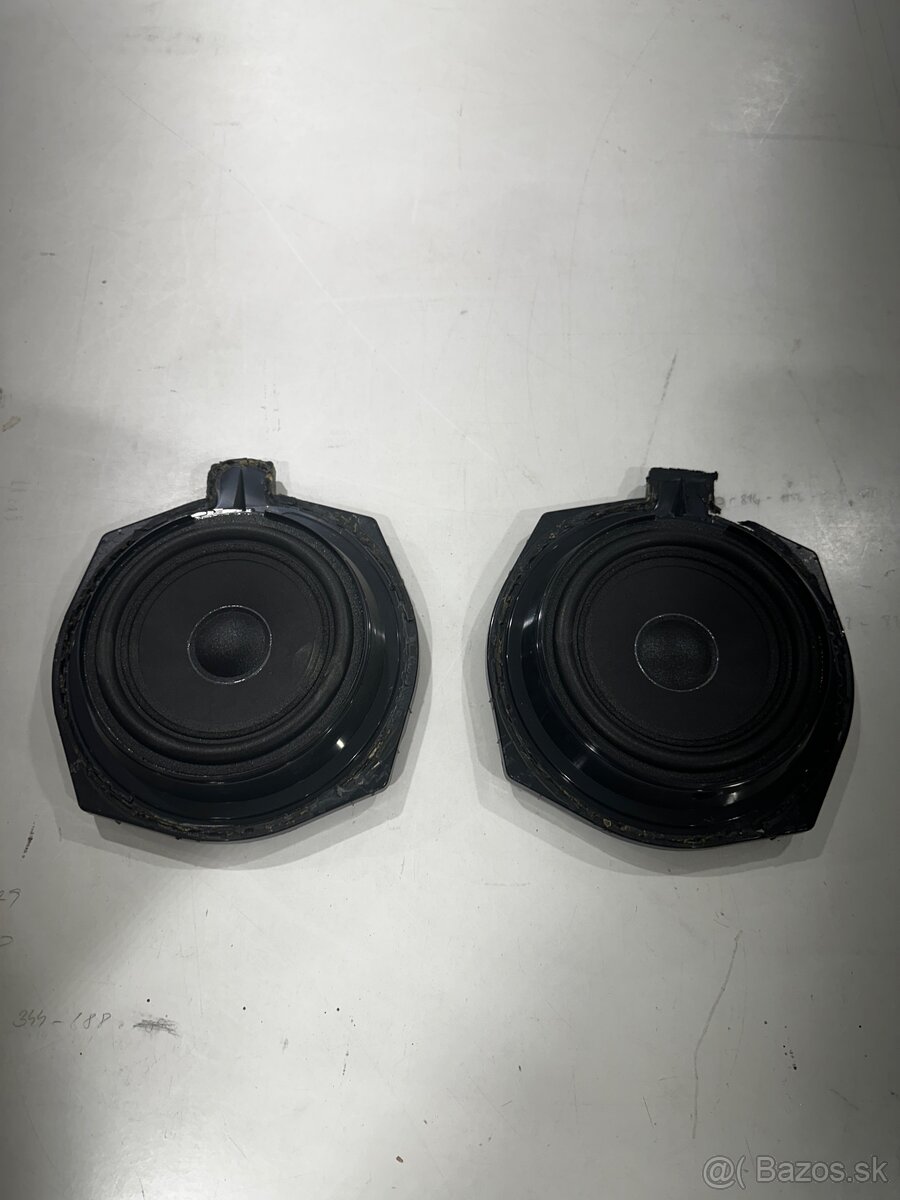BMW X5 F15 – originálne woofery / podsedadlové OEM