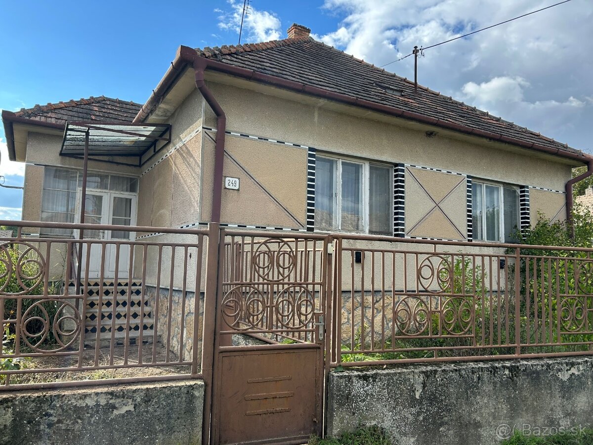 NA PREDAJ: Slnečný rodinný dom s veľkou záhradou v pokojnej