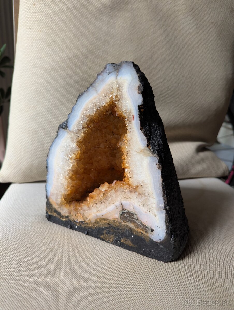 Geóda citrín 3.9kg 20cm výška