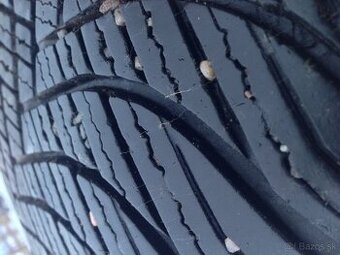 Predám zimné Pneu 215/65r16 5/6mm