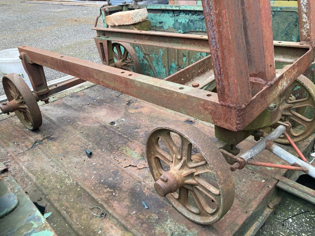 Vozík pod stabilný motor