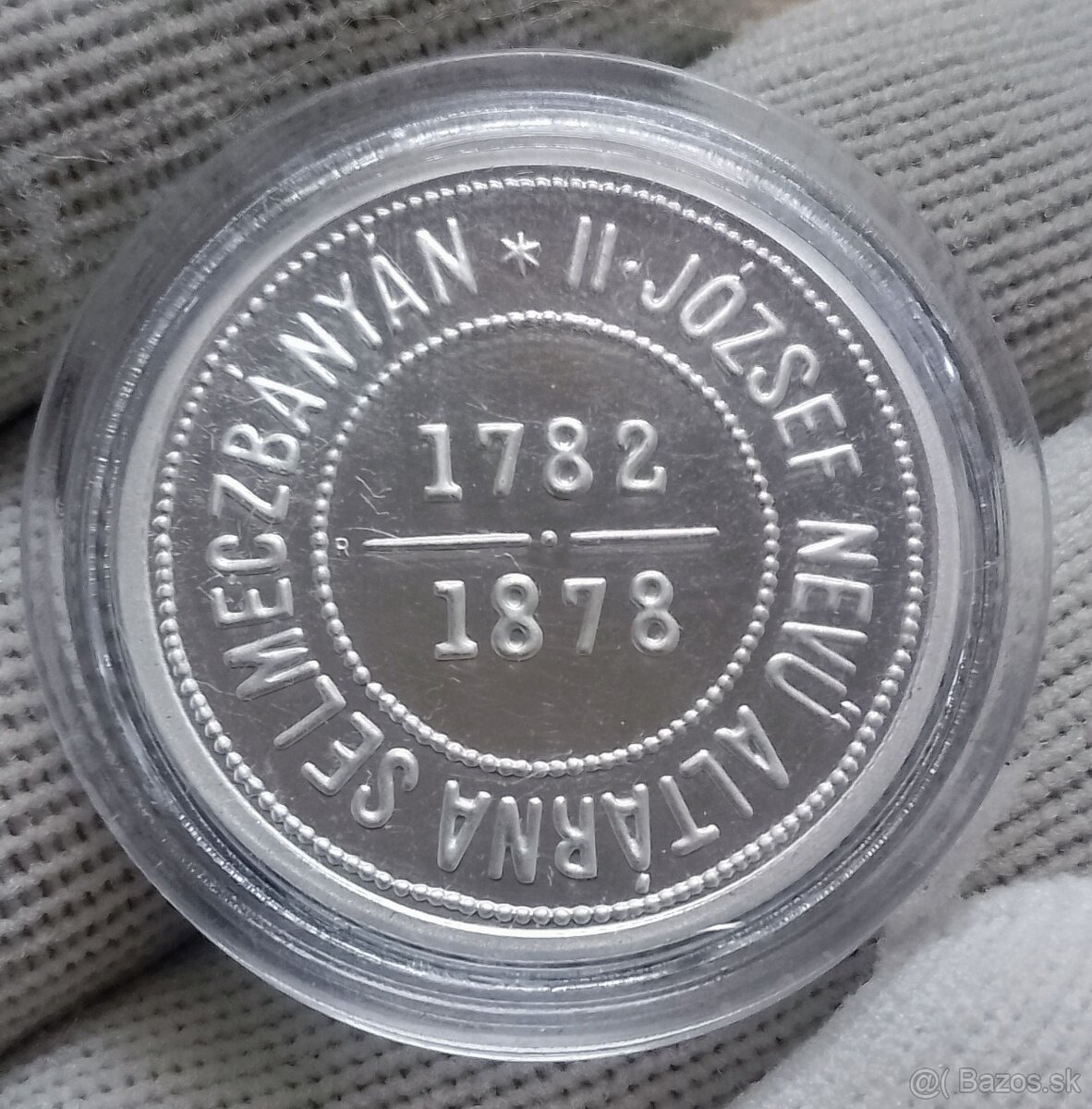 Novoražby vzácnych zlatníkov FJI.