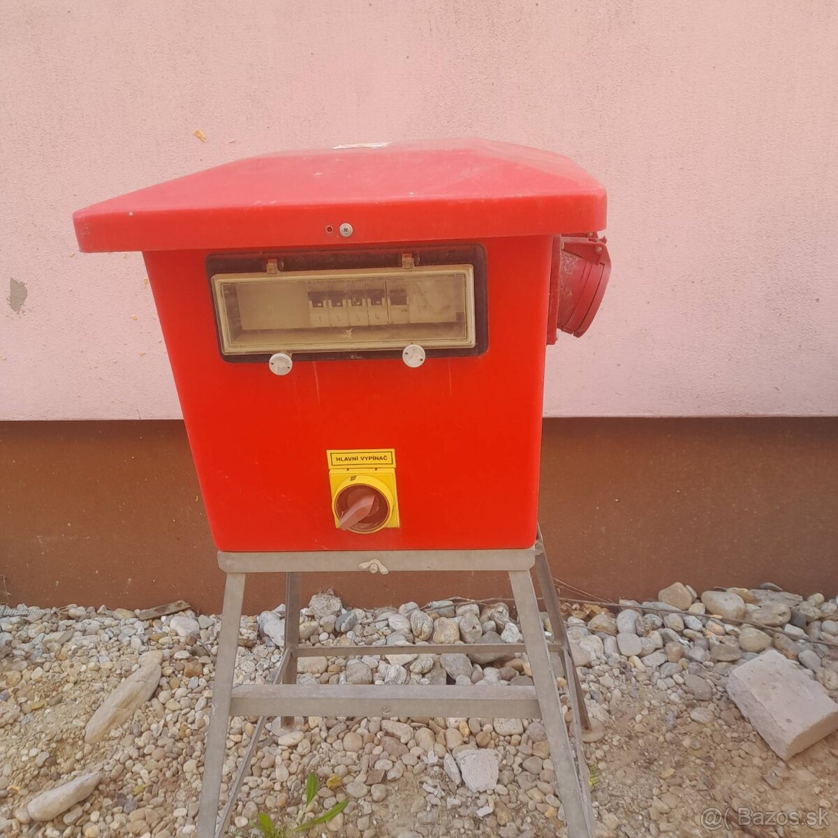 Stavebný rozvádzač