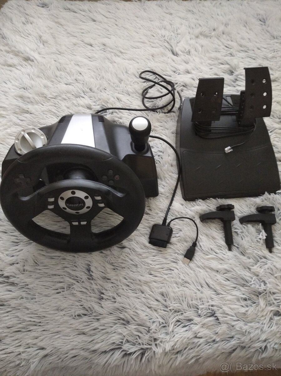Volant s pedálmi na PS2