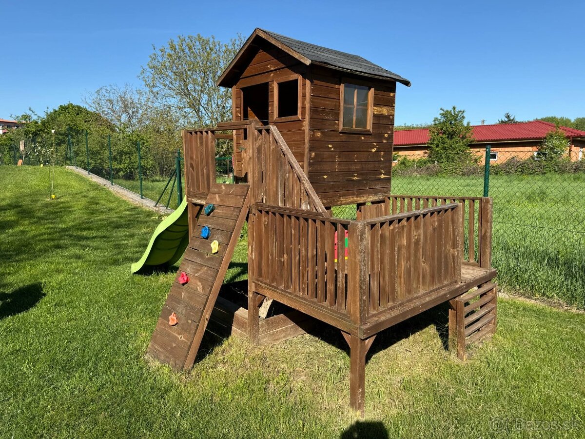 Predám detský drevený domček