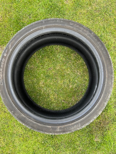 Predám pneumatiku Pirelli Cinturato R19, Škoda Superb