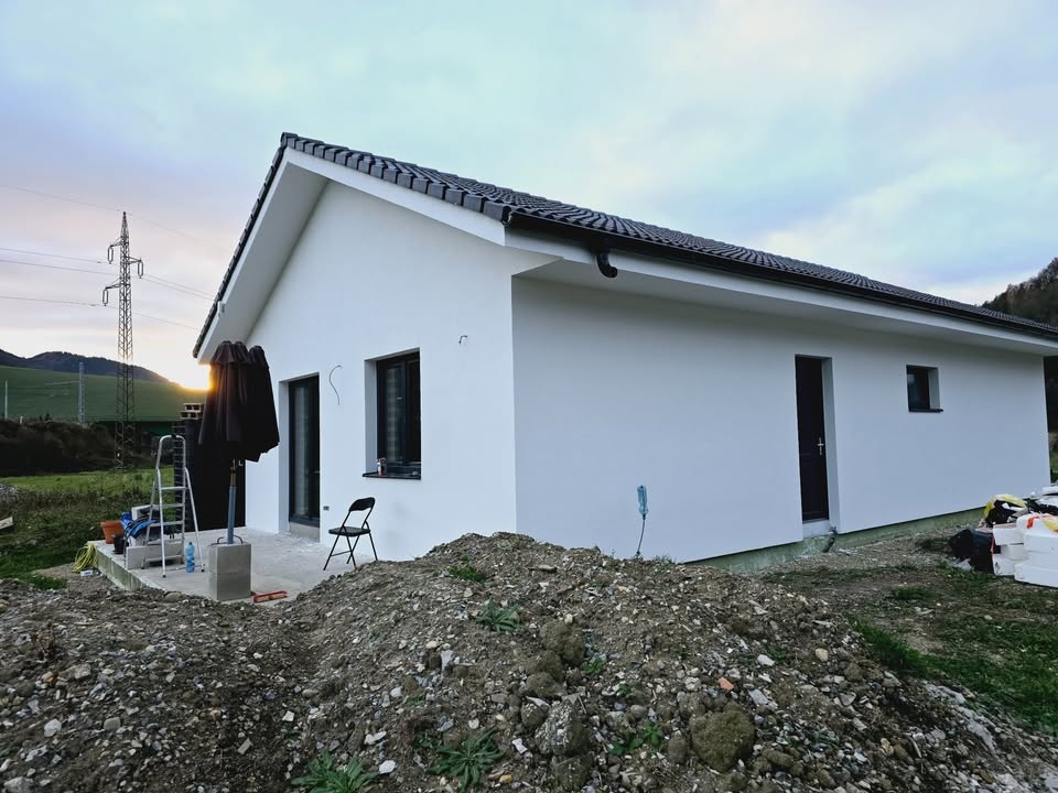 NOVOSTAVBA- bývajte vo svojom domčku už do konca roka 2025