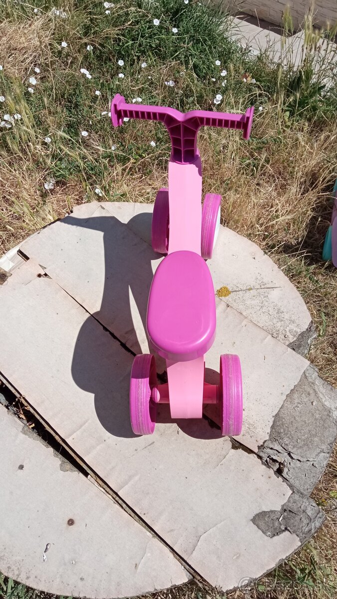 Odrážadlo pre dievčatko