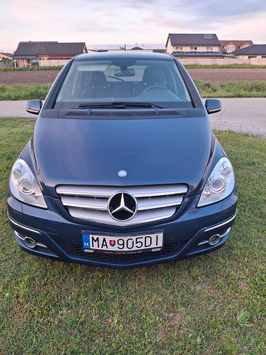 Mercedes B200