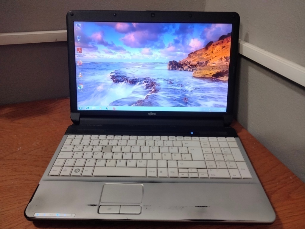 predám FUJITSU LIFEBOOK A530 ,Windows 7.