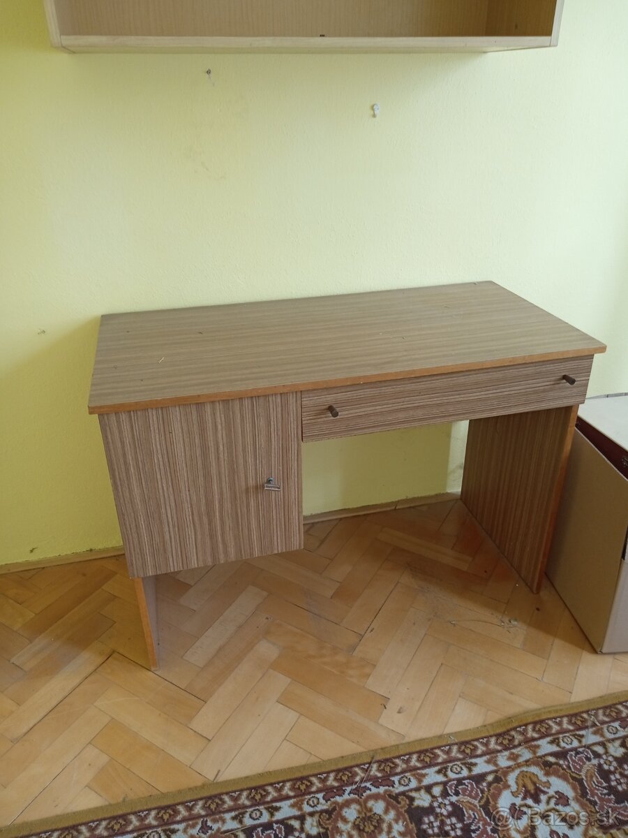 Písací stolík
