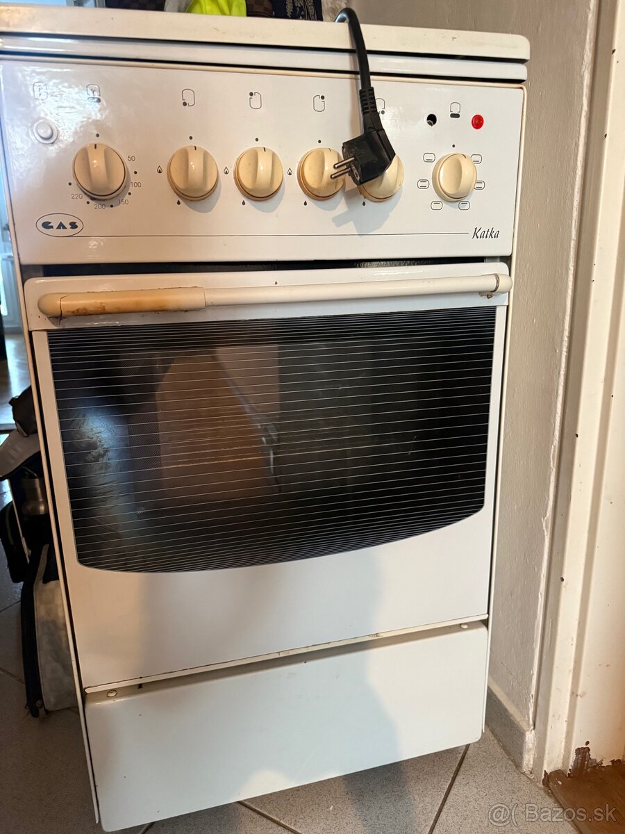Predám kombinovany sporák Katka.