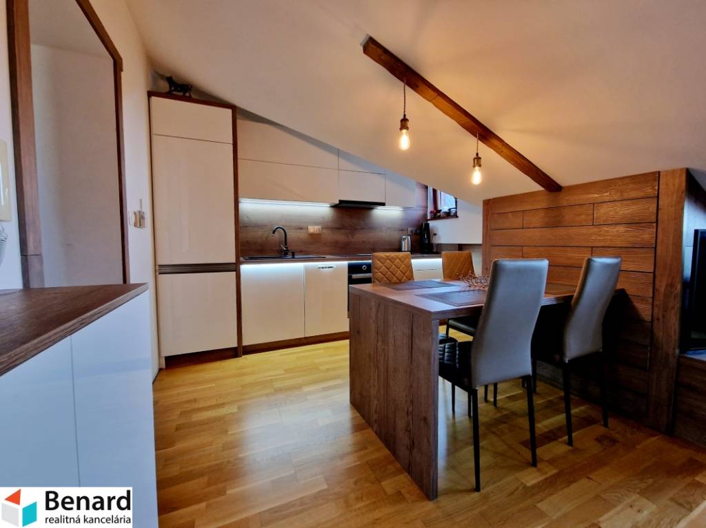 2 IZBOVÝ BYT, VEĽKÁ LOMNICA,VYSOKÉ TATRY,GARAŽOVÉ STÁTIE