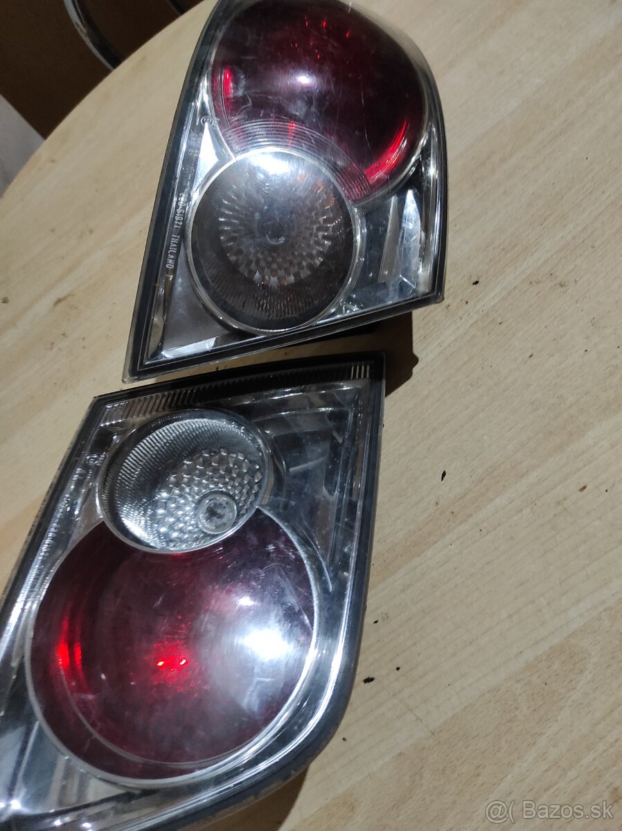 Mazda 626 zadné svetlá