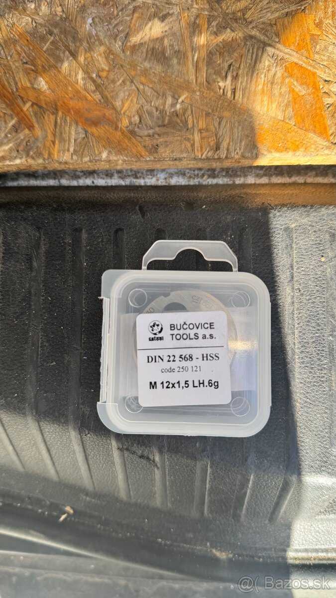 Zavitove očko M12x1.5 Ľavy