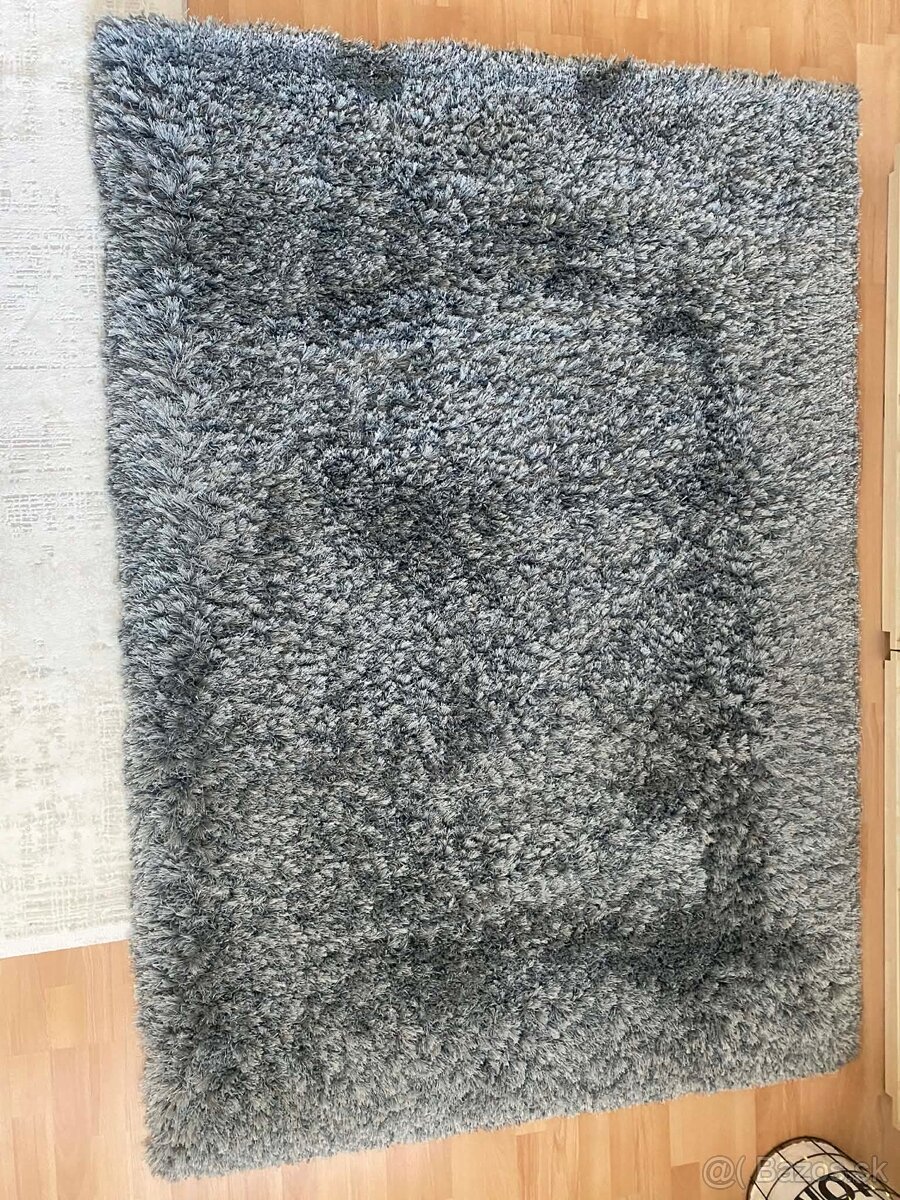 Sivý koberec 140x200